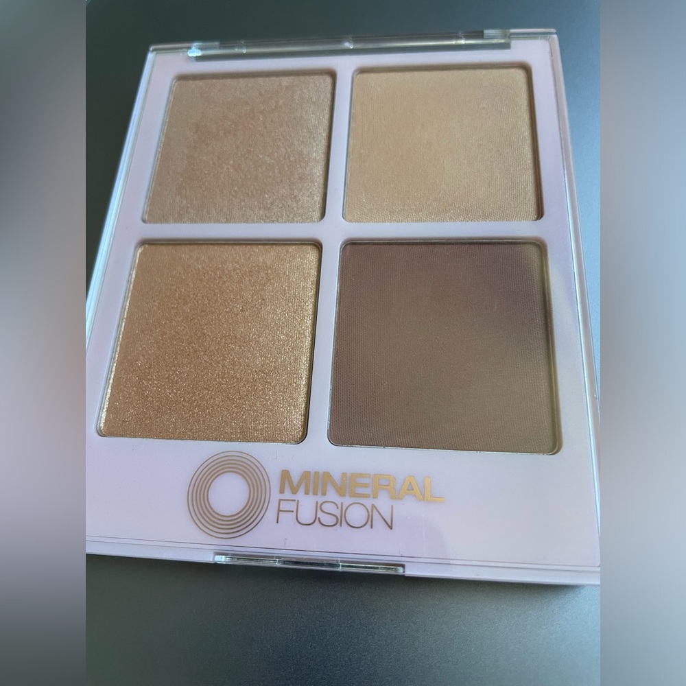 Mineral Fusion Bronzer Palette Pool Party